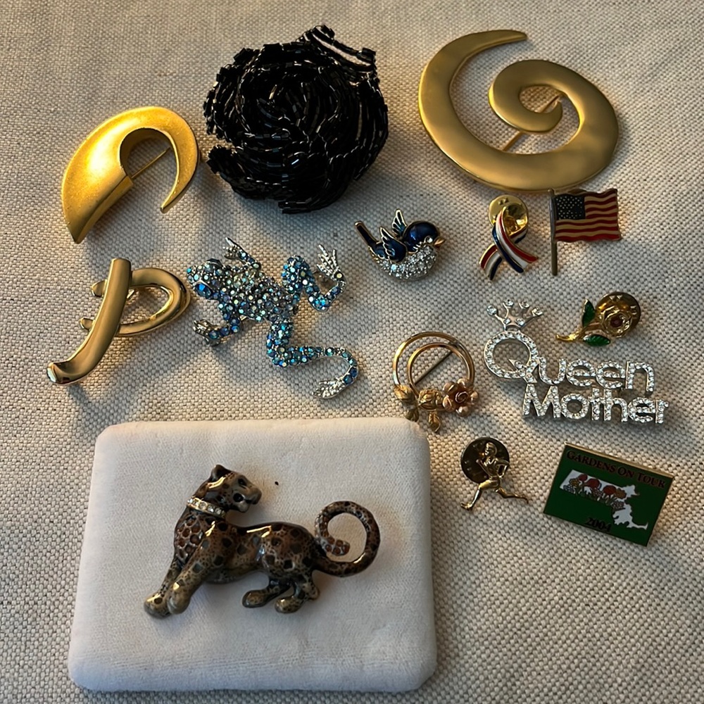 Vintage and fashion pin bundle!